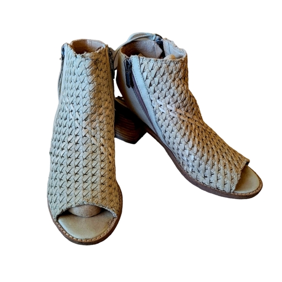 Sam Edelman Peep Toe Sandal Booties with 2.5" Heel Taupe Woven Leather Size 7.5 - Picture 1 of 6
